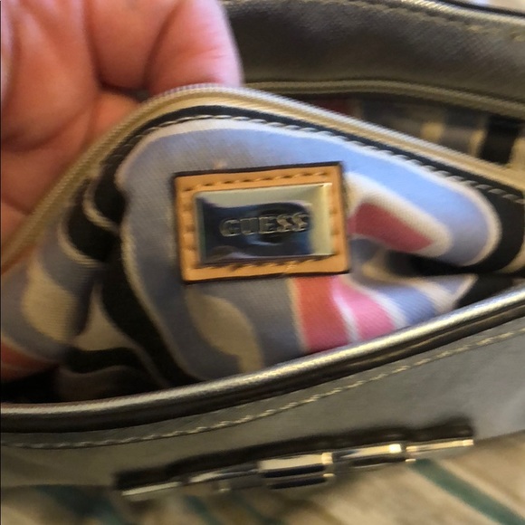 Guess wristlet or clutch - Picture 3 of 6